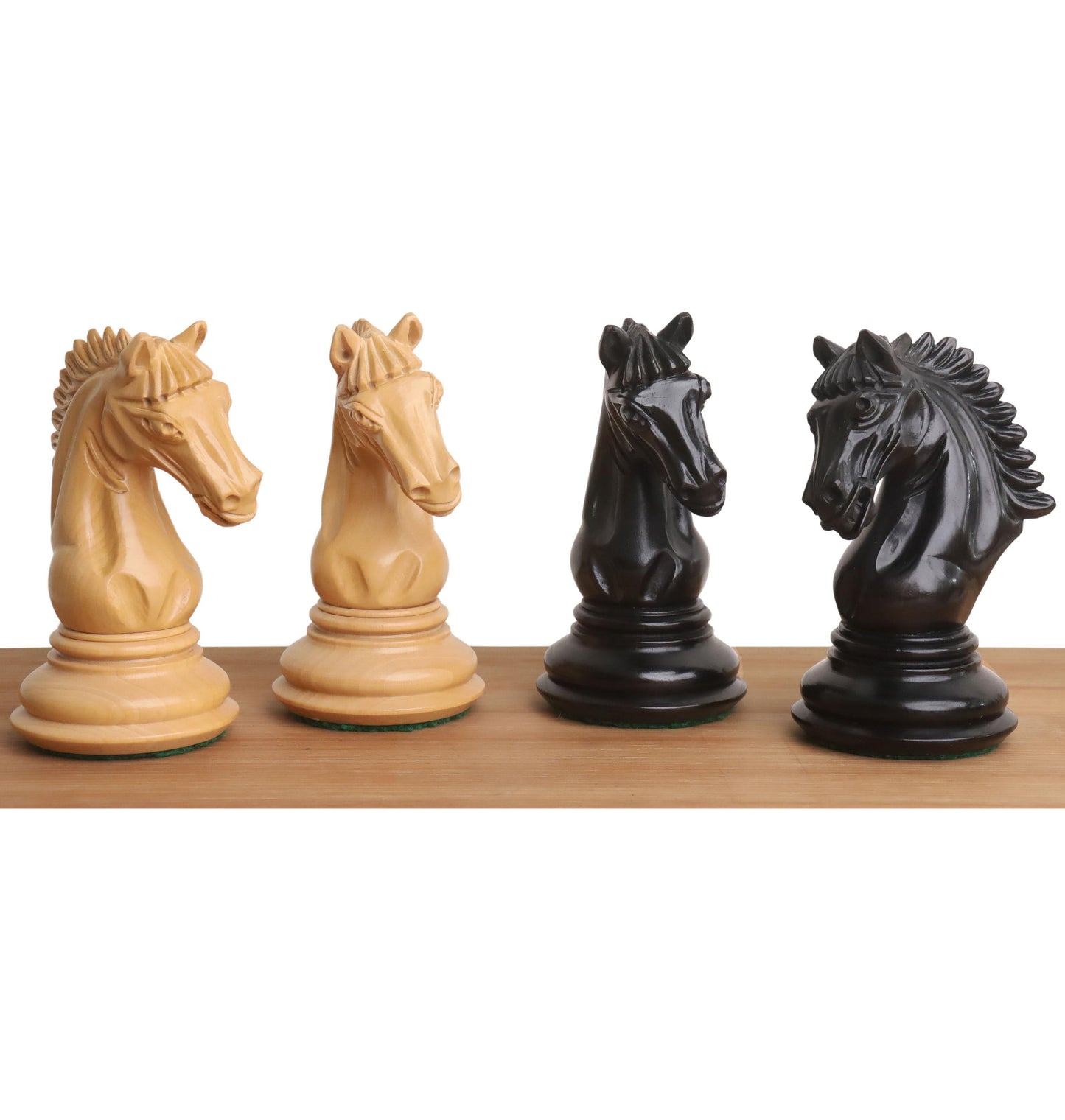 Leicht fehlerhaftes 4,5" gekipptes Springer-Luxus-Staunton-Schachspiel - Nur Schachfiguren - Ebenholz und Buchsbaum