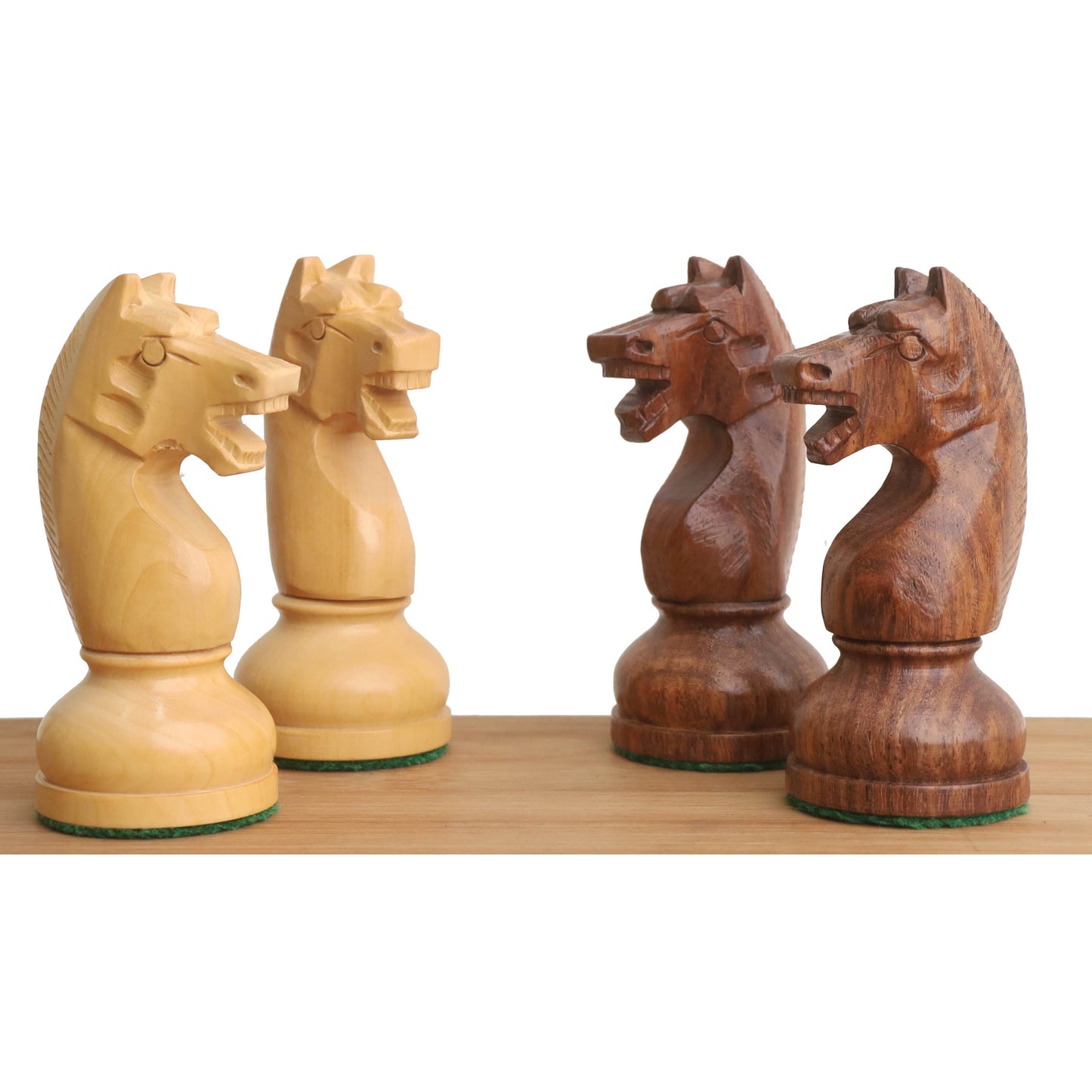 Leicht unvollkommenes 4,5" sowjetisch-russisches Schachspiel aus den 1960er Jahren - Nur Schachfiguren - doppelt gewichtetes goldenes Rosenholz