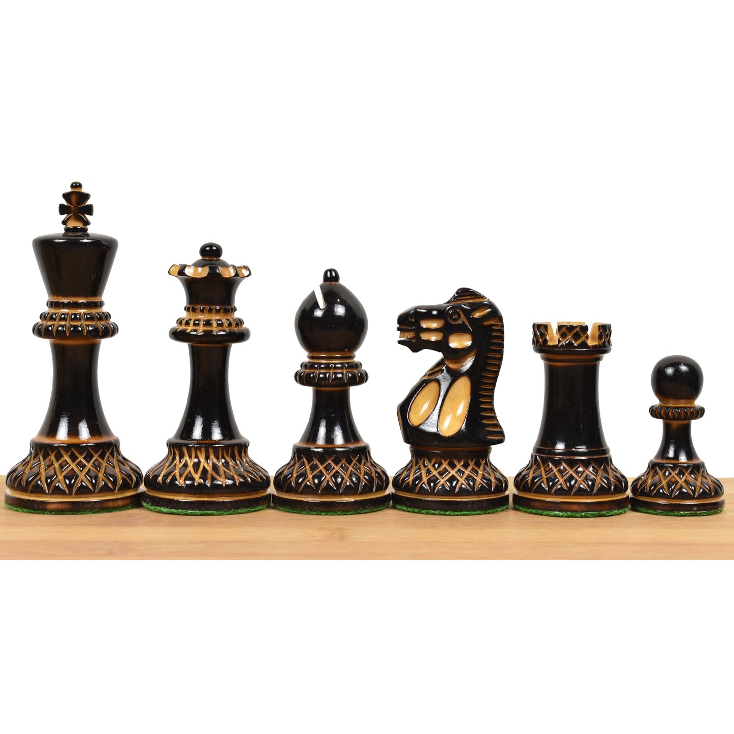 Leicht fehlerhaftes 3,9" Parker Staunton geschnitztes Schachspiel - Nur Schachfiguren - Lack (Hochglanz)-Finish Buchsbaum