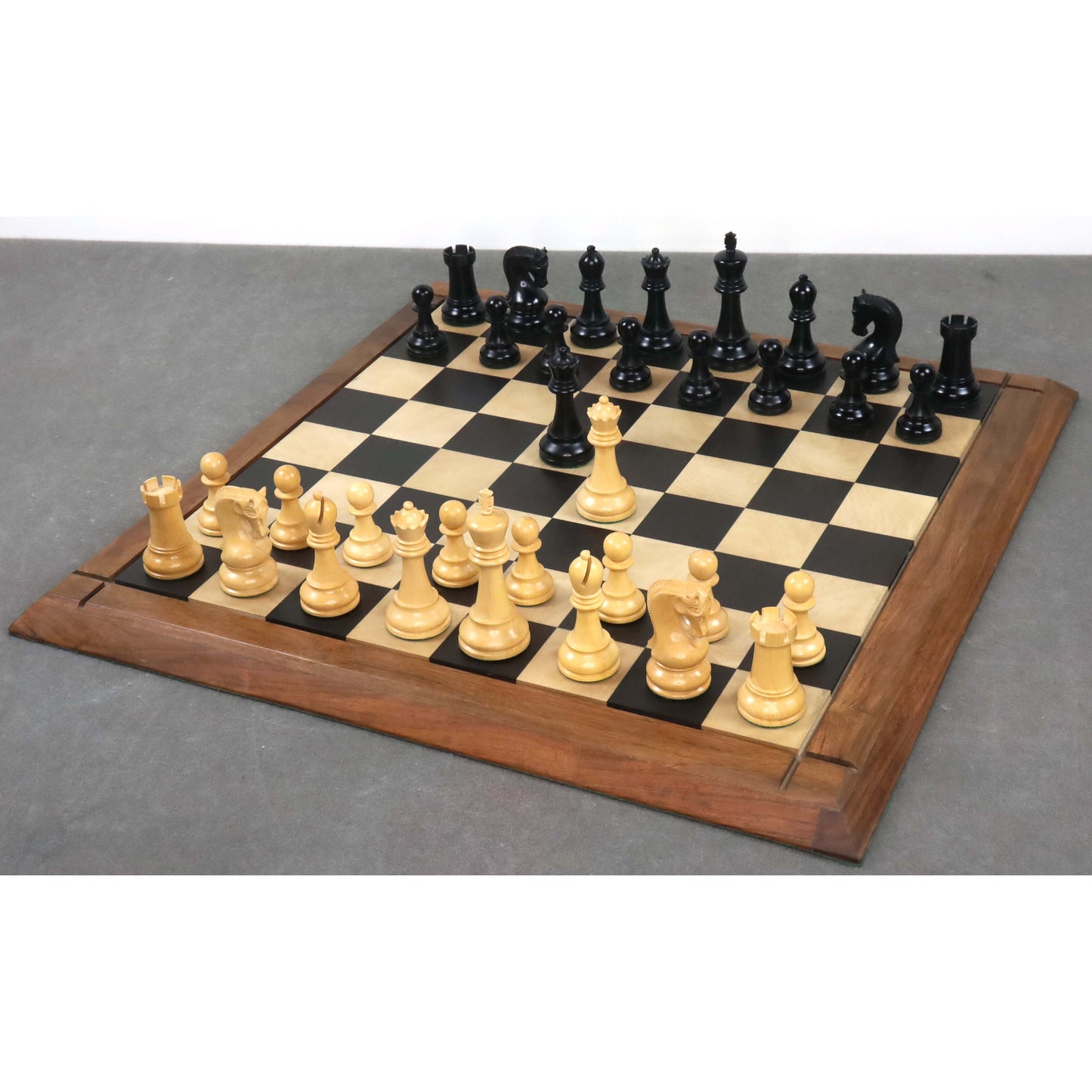 Leicht unvollkommenes Leningrad Staunton Schachspiel - Nur Schachfiguren - Ebonisiertes Buchsbaumholz - 4" König