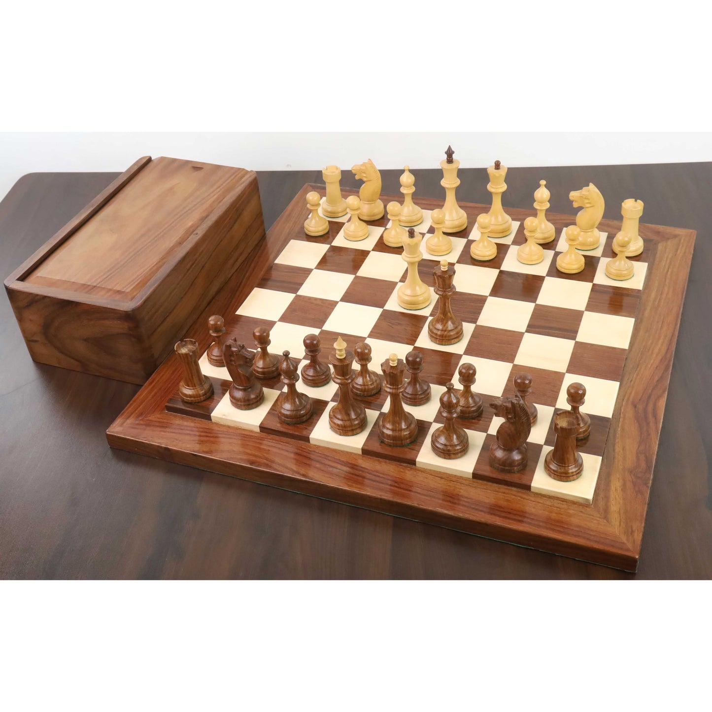 Leicht unvollkommenes 4,5" sowjetisch-russisches Schachspiel aus den 1960er Jahren - Nur Schachfiguren - doppelt gewichtetes goldenes Rosenholz