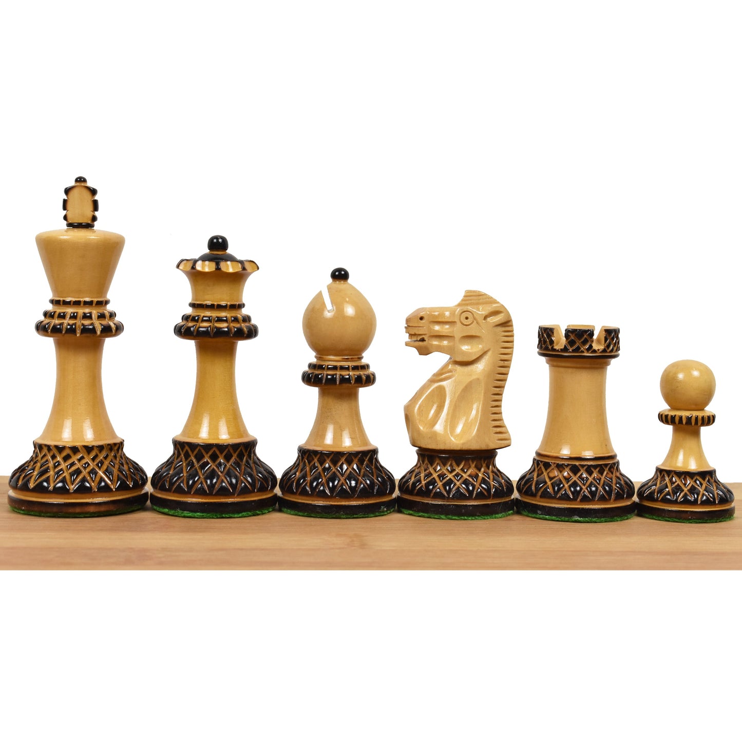 Leicht fehlerhaftes 3,9" Parker Staunton geschnitztes Schachspiel - Nur Schachfiguren - Lack (Hochglanz)-Finish Buchsbaum
