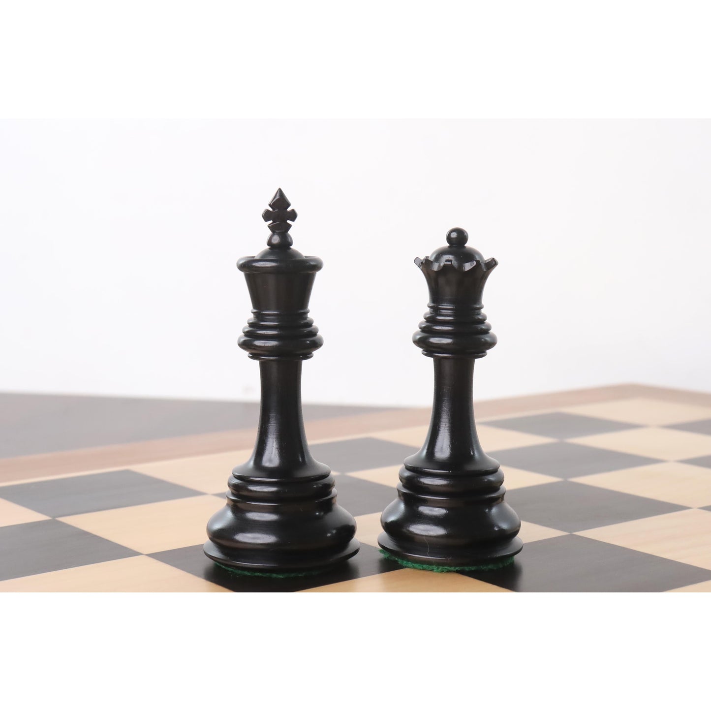 Leicht fehlerhaftes 4,5" gekipptes Springer-Luxus-Staunton-Schachspiel - Nur Schachfiguren - Ebenholz und Buchsbaum