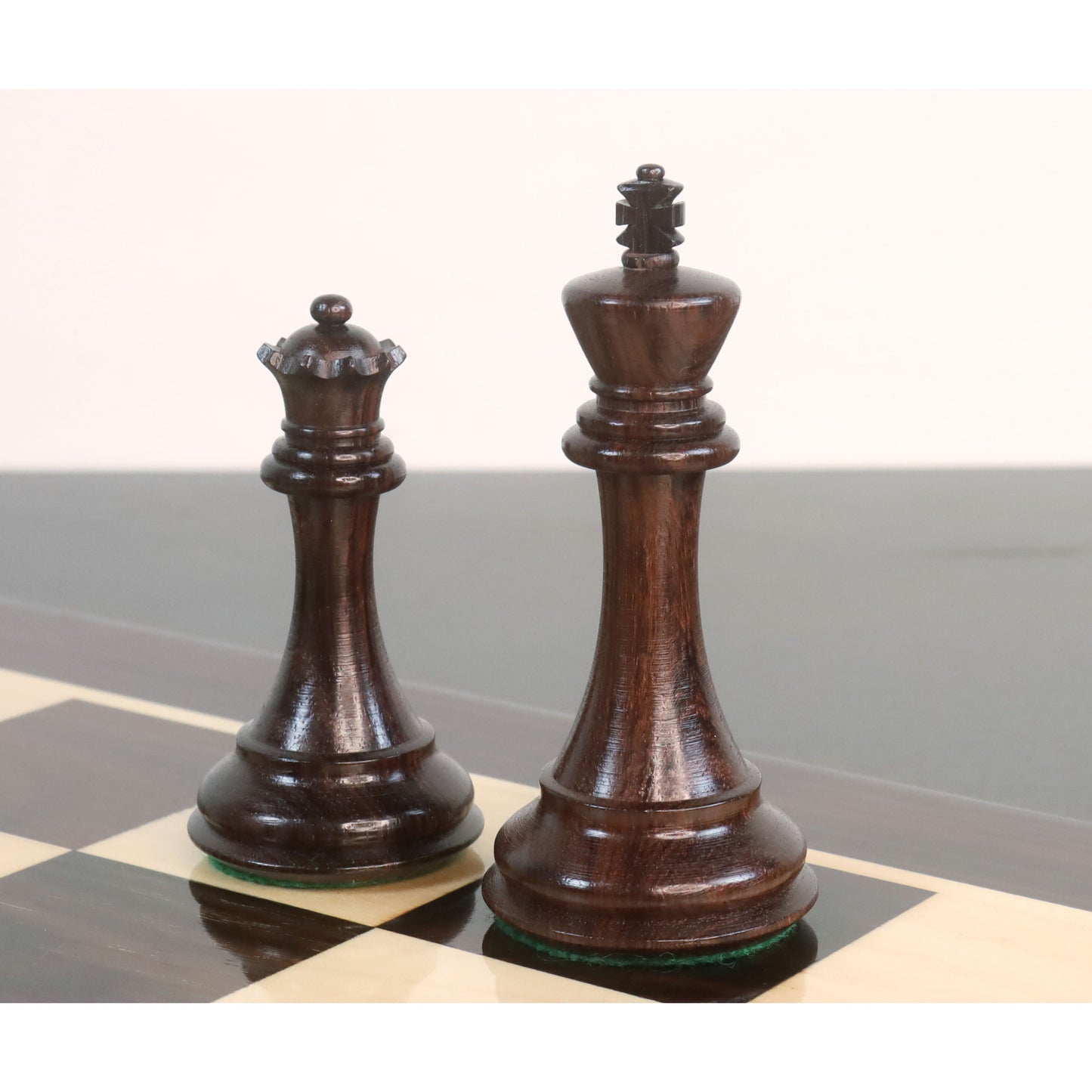 Leicht fehlerhaftes 4" elegantes Staunton Luxus-Schachspiel - nur Schachfiguren - dreifach gewichtetes Rosenholz
