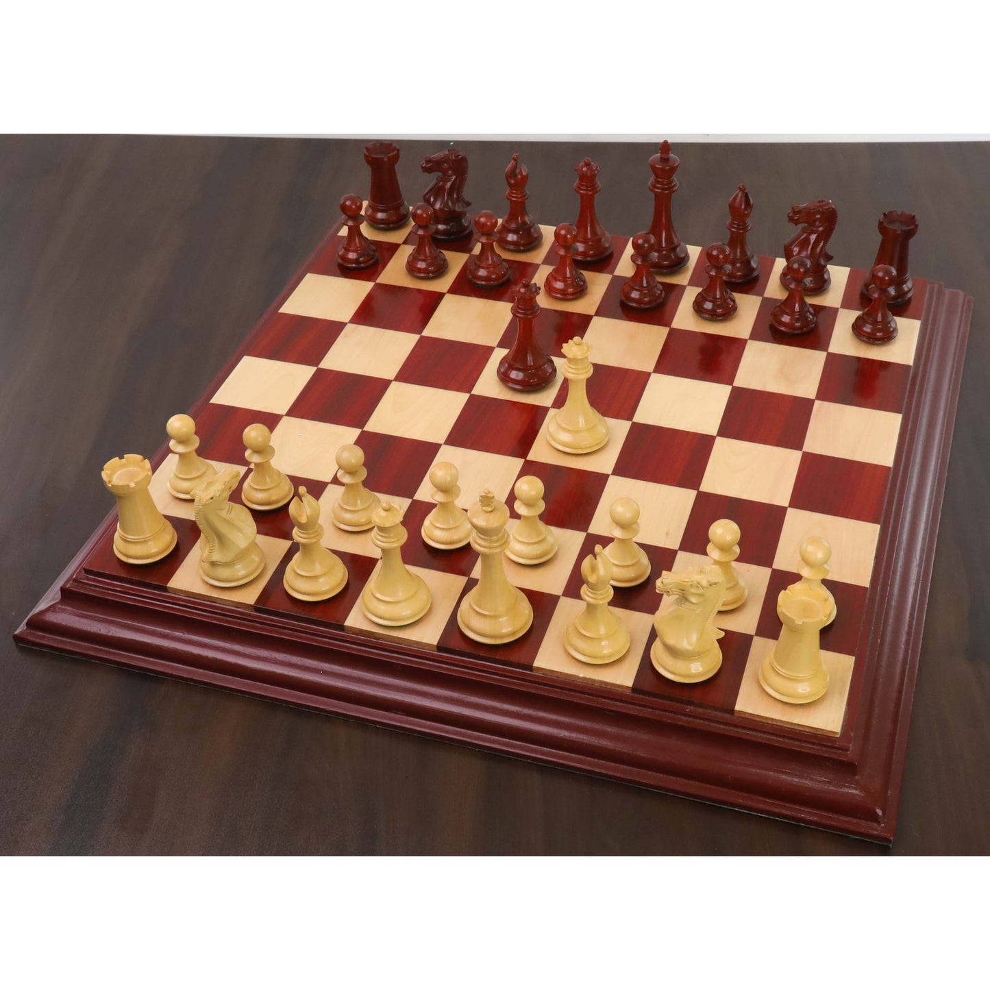 Leicht fehlerhaftes 4" elegantes Staunton Luxus-Schachspiel - nur Schachfiguren - dreifach gewichtetes Knospenrosenholz