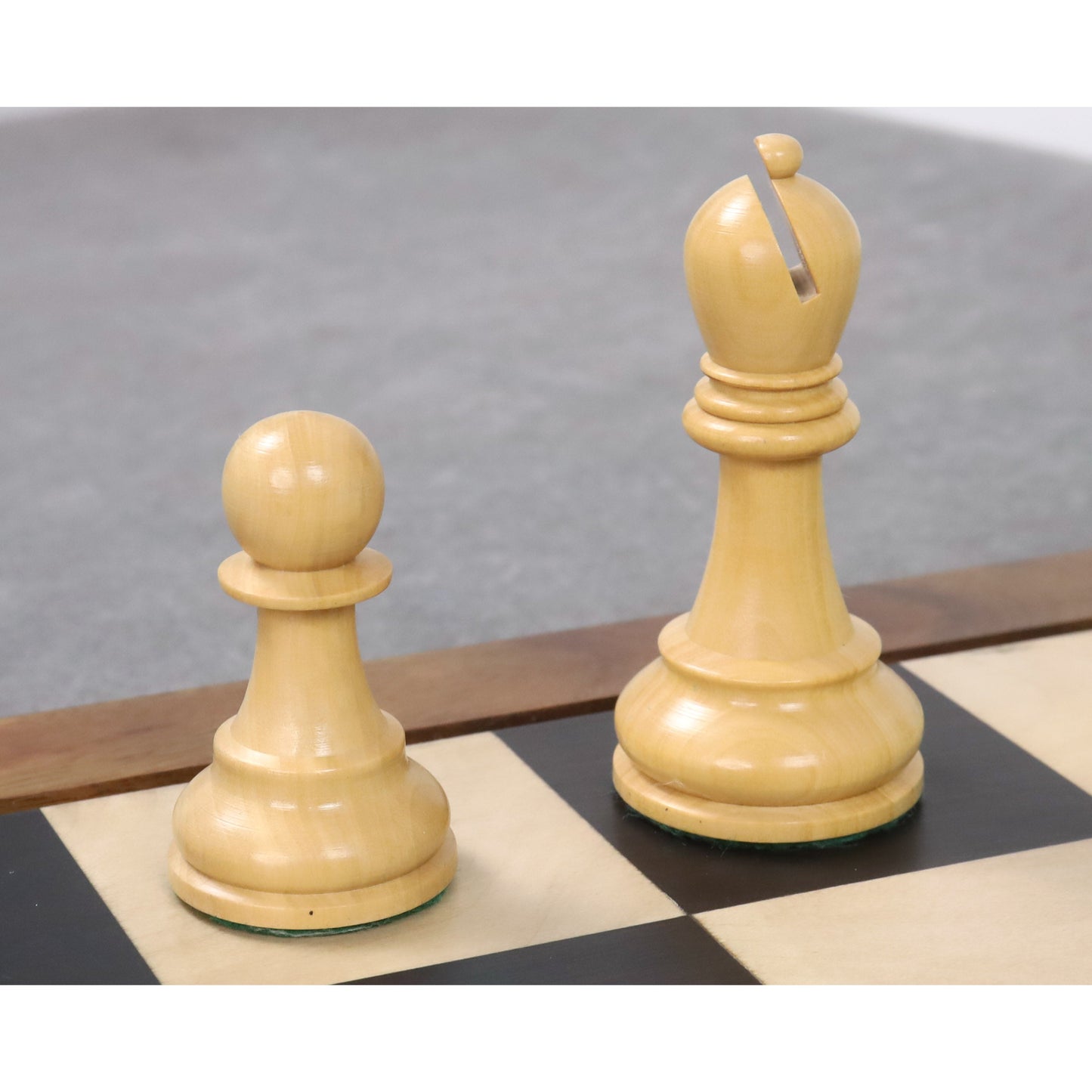 Leicht unvollkommenes Leningrad Staunton Schachspiel - Nur Schachfiguren - Ebonisiertes Buchsbaumholz - 4" König