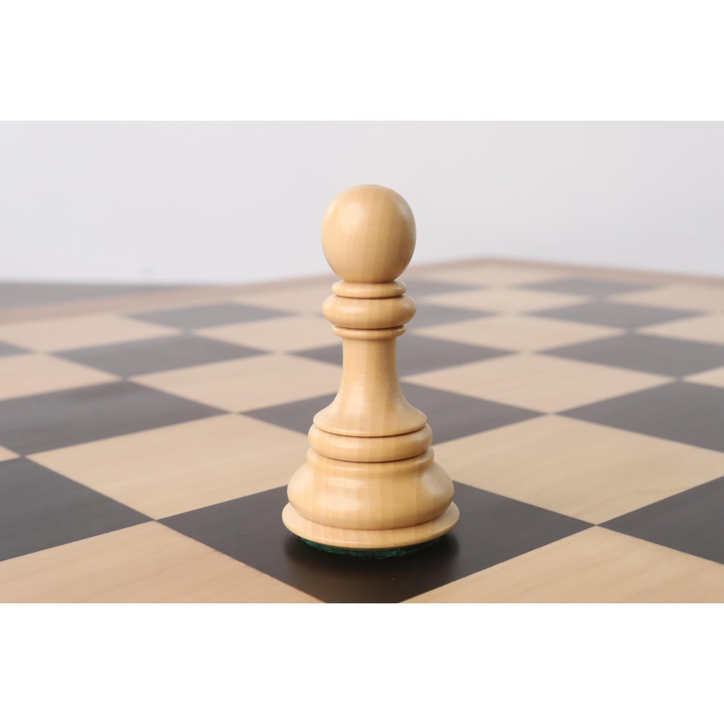 Leicht fehlerhaftes 4,5" gekipptes Springer-Luxus-Staunton-Schachspiel - Nur Schachfiguren - Ebenholz und Buchsbaum
