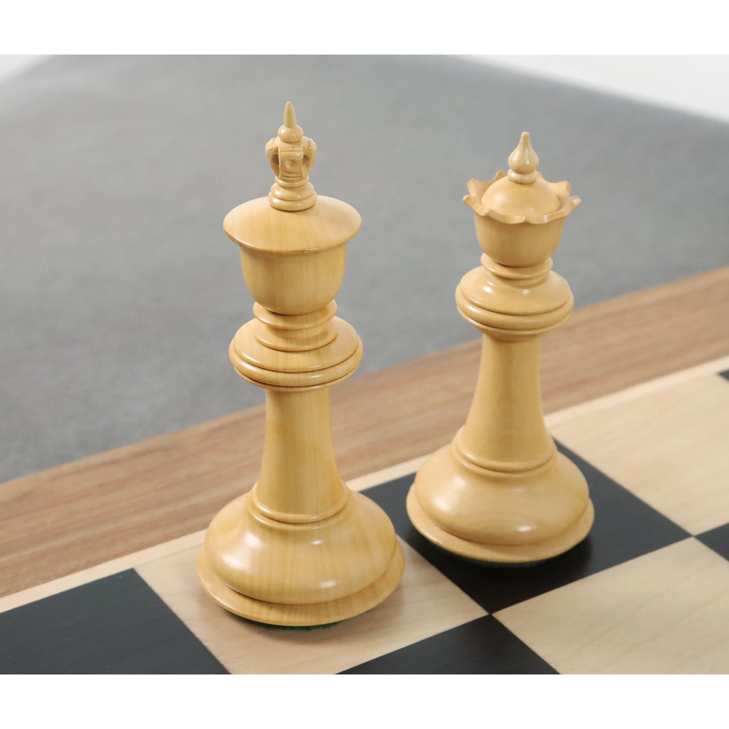 Leicht fehlerhaftes 4,6" Bath Luxus Staunton Schachspiel - Nur Schachfiguren - Ebenholz - Dreifaches Gewicht