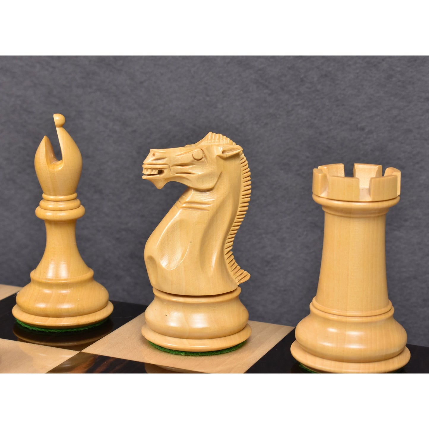 Leicht fehlerhaftes 4" elegantes Staunton Luxus-Schachspiel - nur Schachfiguren - dreifach gewichtetes Ebenholz