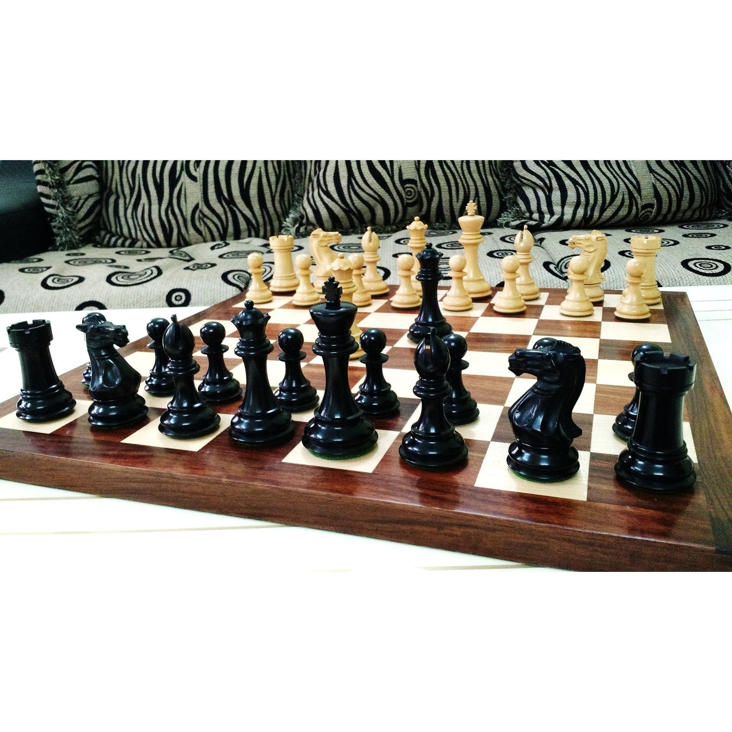 Leicht fehlerhaftes 4,1" Pro Staunton gewichtetes Holzschachspiel - Nur Schachfiguren - Ebonisiertes Holz