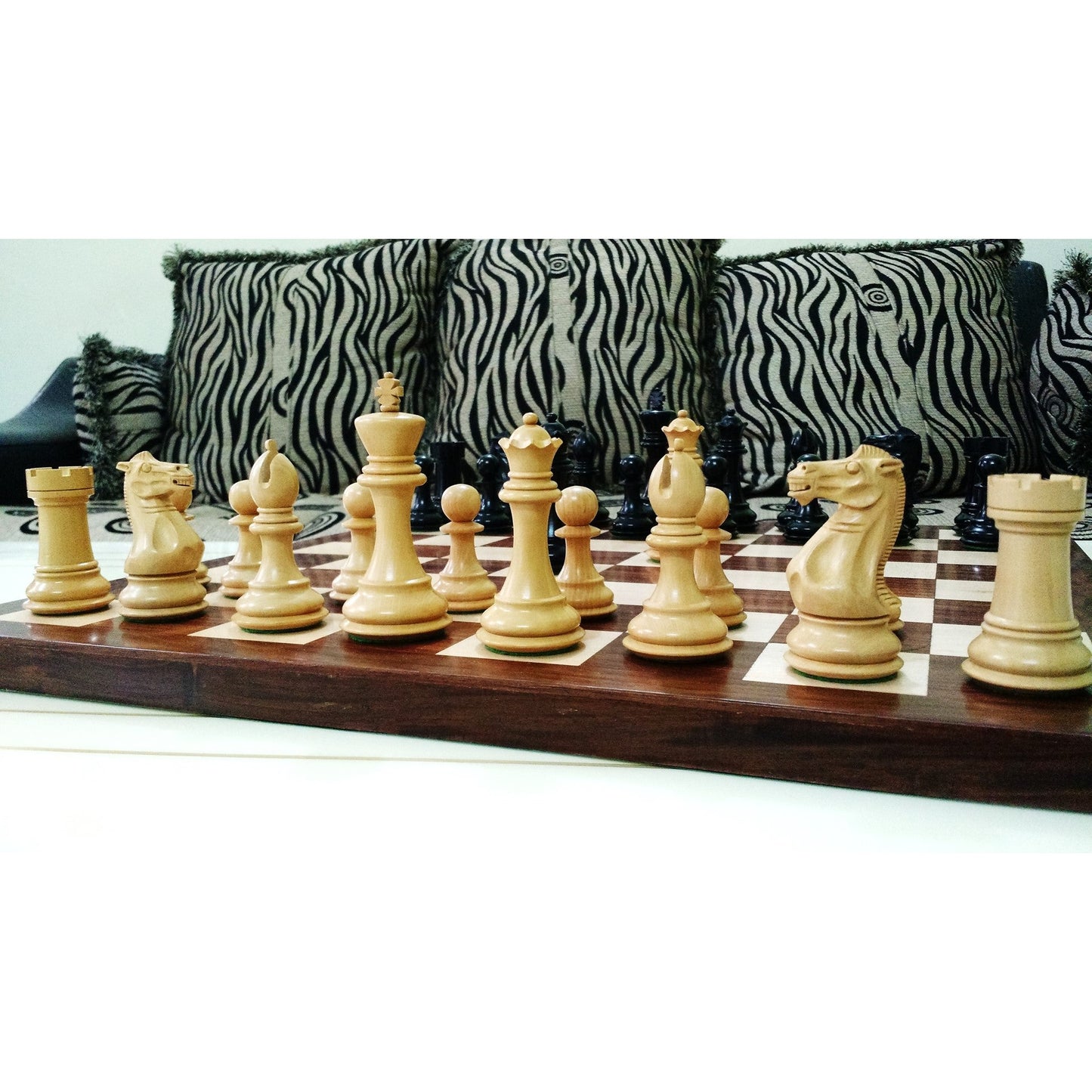 Leicht fehlerhaftes 4,1" Pro Staunton gewichtetes Holzschachspiel - Nur Schachfiguren - Ebonisiertes Holz