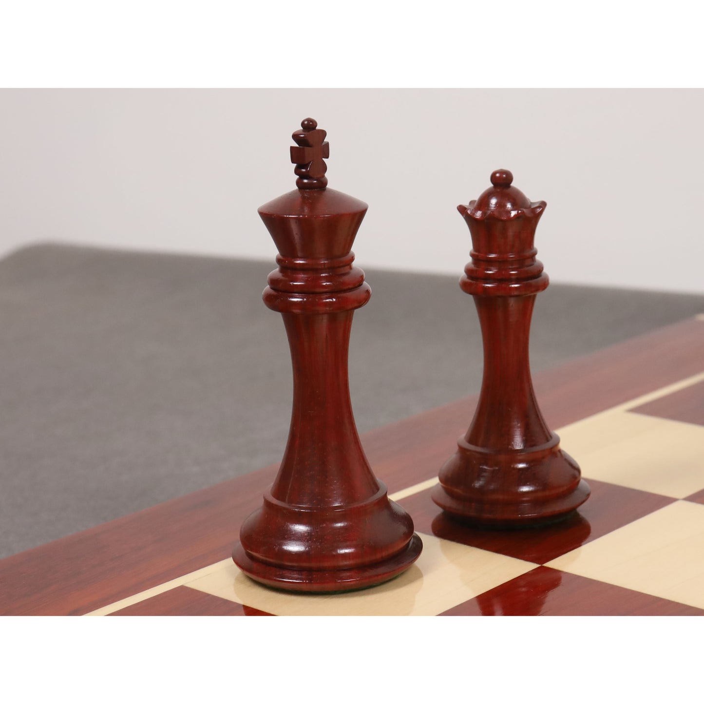 Jeu d'échecs de luxe américain Staunton légèrement imparfait de 4,2 pouces - Pièces d'échecs uniquement - Bois de bourgeon de rose triplement lesté