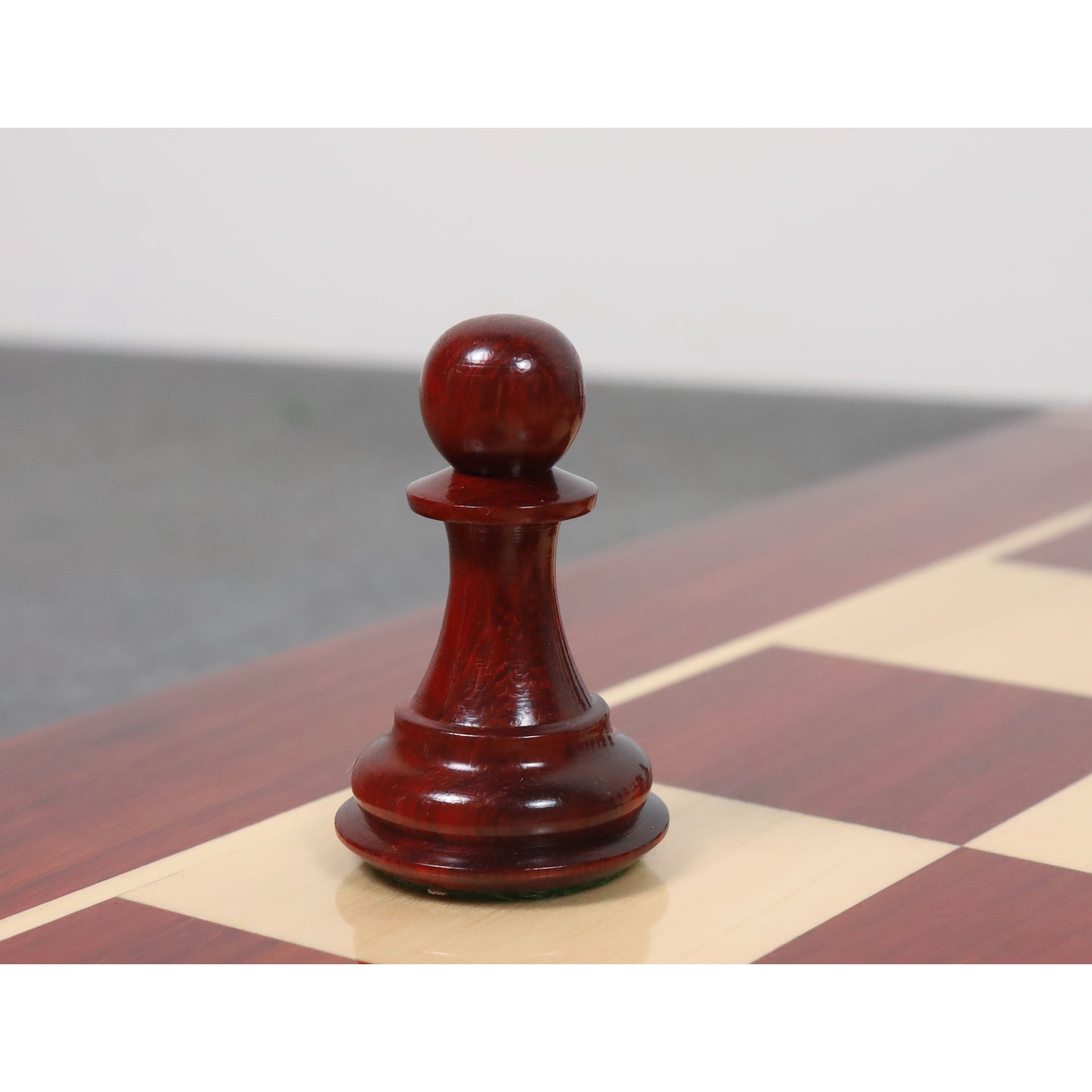 Jeu d'échecs de luxe américain Staunton légèrement imparfait de 4,2 pouces - Pièces d'échecs uniquement - Bois de bourgeon de rose triplement lesté